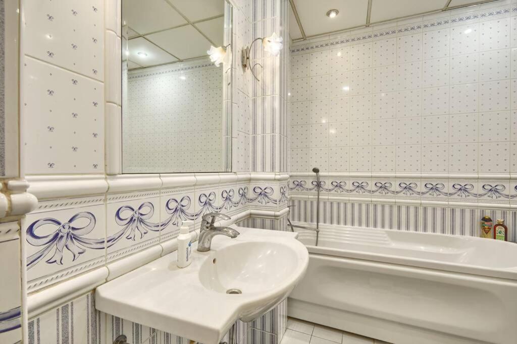 Apartment Near Bessarabsky Square Kiev Eksteriør bilde